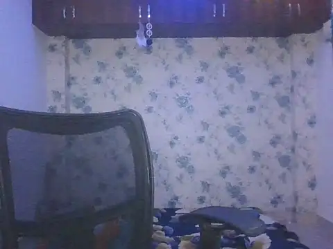 Snapshot of priyaverma00 chatting on 18, 10, 2025 priyaverma00 online show from 18, 10, 2025