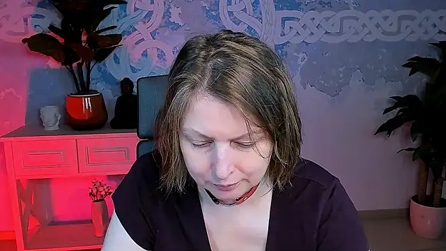 TiffanyBrauny online show from 25, 9, 2025