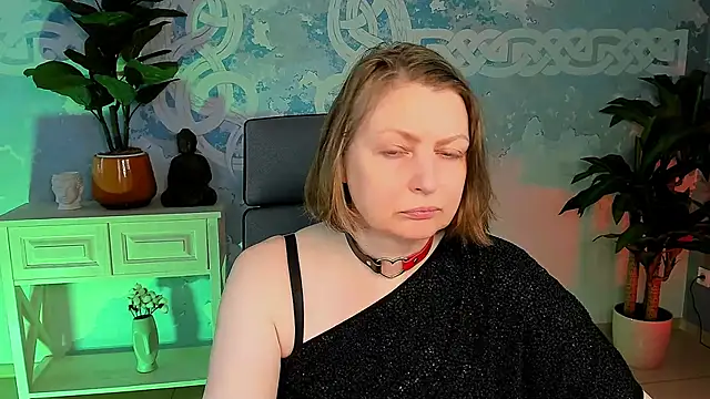 TiffanyBrauny online show from 23, 9, 2025