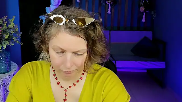 TiffanyBrauny online show from 22, 9, 2025