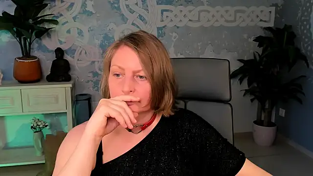 TiffanyBrauny online show from 10, 9, 2025