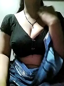 Snapshot of Hottestgirll chatting on 3, 11, 2025 Hottestgirll online show from 3, 11, 2025