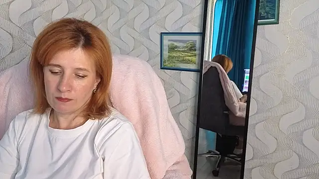 Snapshot of Elannaria chatting on 8, 9, 2025 Elannaria online show from 8, 9, 2025