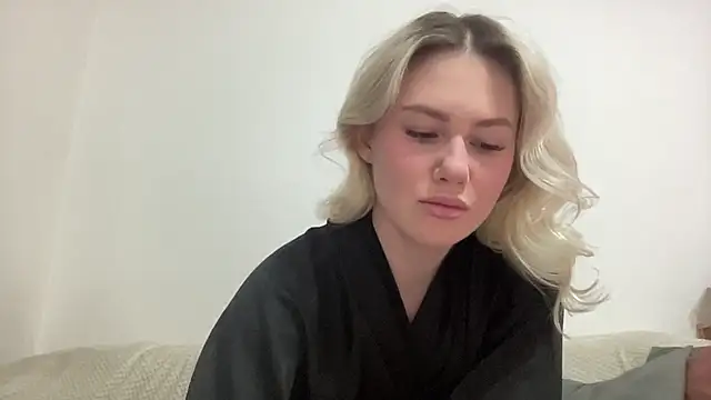 ElaraLuxxxe online show from 2, 12, 2025