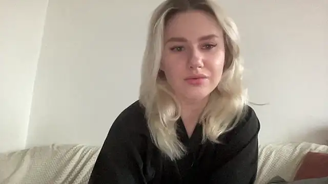 ElaraLuxxxe online show from 4, 11, 2025