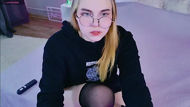 Evie Vall online show from 3, 11, 2025