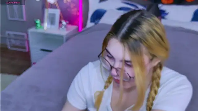 Evie Vall online show from 2, 11, 2025