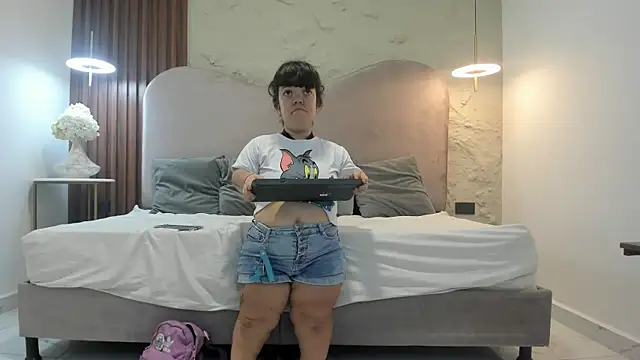 PamelaBonnet mml online show from 18, 12, 2025