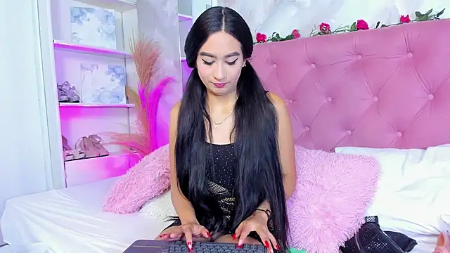 Nicolqueen  online show from 6, 10, 2025