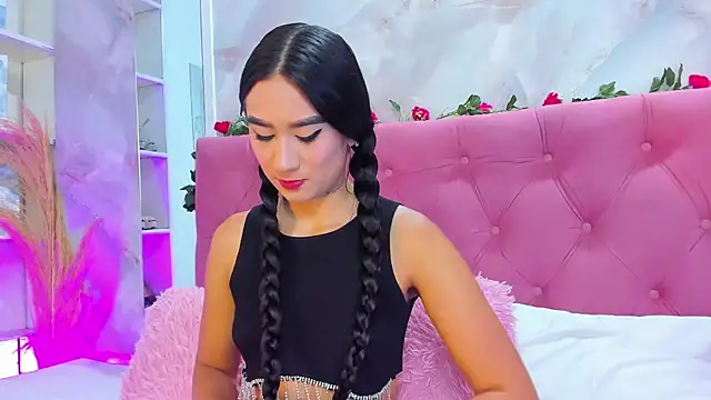 Nicolqueen  online show from 6, 11, 2025