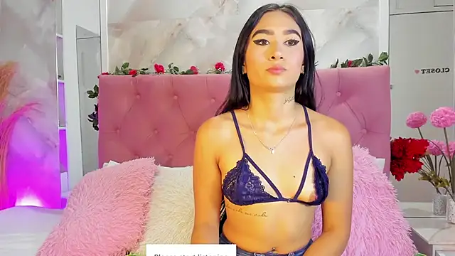 Nicolqueen  online show from 10, 10, 2025