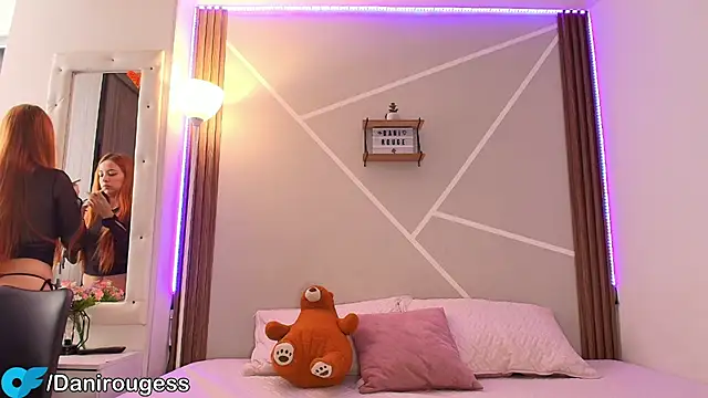 Little ginger online show from 19, 9, 2025