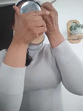 KittyHoleshot87 online show from 8, 4, 2026