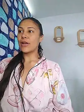 KittyHoleshot87 online show from 2, 2, 2026