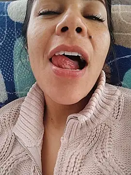 KittyHoleshot87 online show from 20, 2, 2026