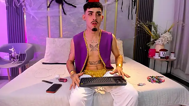 Snapshot of NikoStone_ chatting on 31, 10, 2025 NikoStone online show from 31, 10, 2025