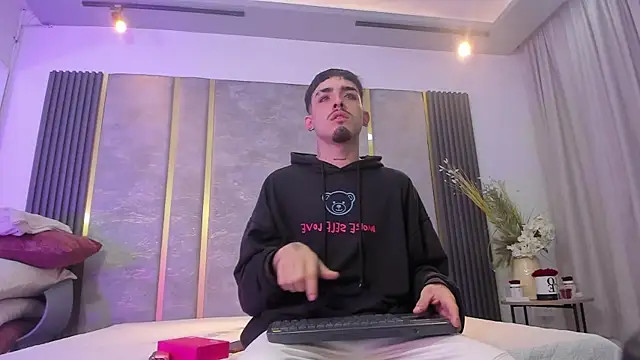 Snapshot of NikoStone_ chatting on 25, 11, 2025 NikoStone online show from 25, 11, 2025