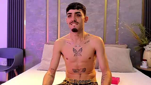 Snapshot of NikoStone_ chatting on 21, 10, 2025 NikoStone online show from 21, 10, 2025