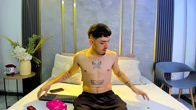 Snapshot of NikoStone_ chatting on 10, 10, 2025 NikoStone online show from 10, 10, 2025