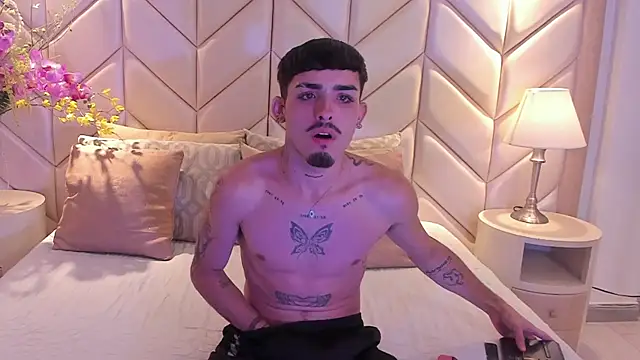 Snapshot of NikoStone_ chatting on 13, 11, 2025 NikoStone online show from 13, 11, 2025