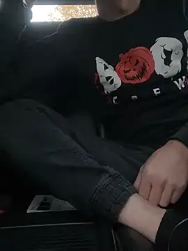 Snapshot of bmwe71 chatting on 6, 11, 2025 bmwe71 online show from 6, 11, 2025