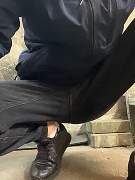 Snapshot of bmwe71 chatting on 18, 11, 2025 bmwe71 online show from 18, 11, 2025