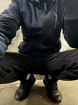 Snapshot of bmwe71 chatting on 17, 11, 2025 bmwe71 online show from 17, 11, 2025