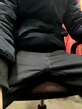 Snapshot of bmwe71 chatting on 1, 12, 2025 bmwe71 online show from 1, 12, 2025