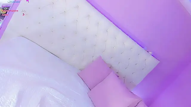 Nauthy girl online show from 15, 5, 2026