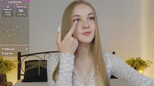 Snapshot of KumiKruz chatting on 23, 10, 2025 KumiKruz online show from 23, 10, 2025