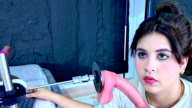 LizzyOlsen online show from 17, 6, 2026