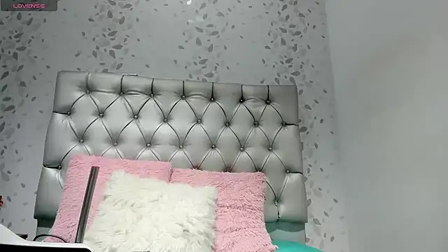 Snapshot of michelle_perla chatting on 12, 11, 2025 michelle perla online show from 12, 11, 2025