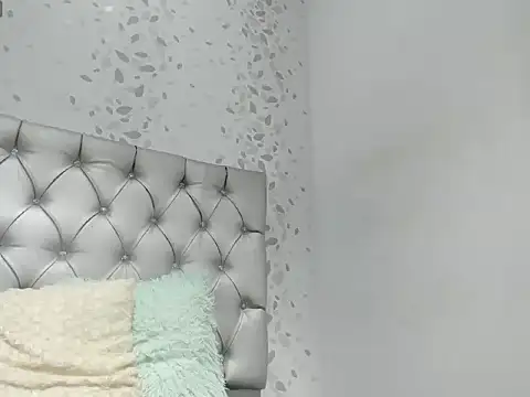 Snapshot of michelle_perla chatting on 4, 11, 2025 michelle perla online show from 4, 11, 2025