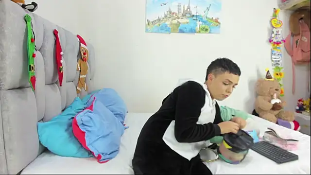 Snapshot of christopher_Hot chatting on 7, 1, 2026 christopher Hot online show from 7, 1, 2026