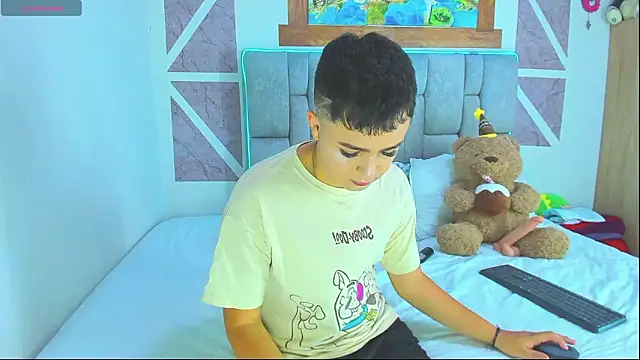 Snapshot of christopher_Hot chatting on 12, 3, 2026 christopher Hot online show from 12, 3, 2026