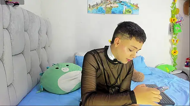 Snapshot of christopher_Hot chatting on 6, 2, 2026 christopher Hot online show from 6, 2, 2026