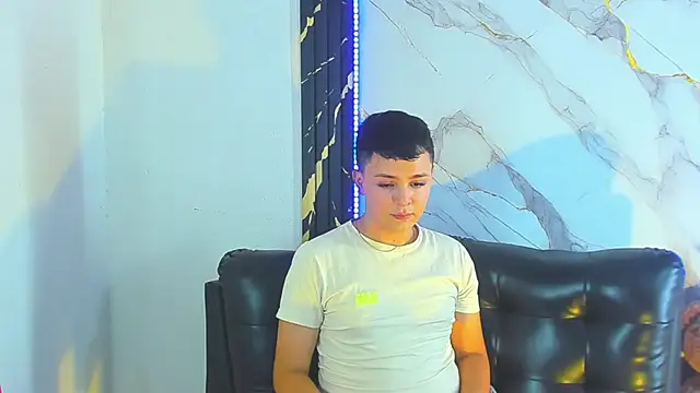 Snapshot of christopher_Hot chatting on 7, 5, 2026 christopher Hot online show from 7, 5, 2026