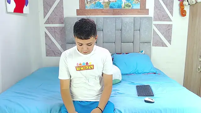 Snapshot of christopher_Hot chatting on 7, 5, 2026 christopher Hot online show from 7, 5, 2026