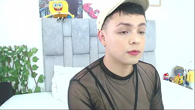 Snapshot of christopher_Hot chatting on 8, 10, 2025 christopher Hot online show from 8, 10, 2025