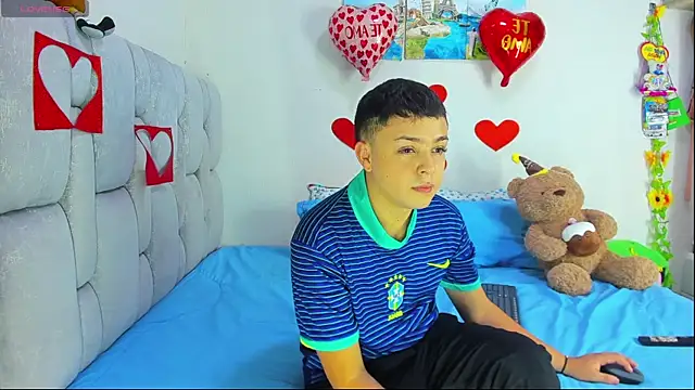 Snapshot of christopher_Hot chatting on 9, 2, 2026 christopher Hot online show from 9, 2, 2026