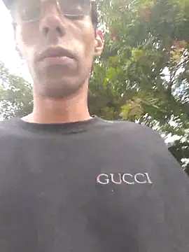 Snapshot of Dedede32 chatting on 3, 11, 2025 Dedede32 online show from 3, 11, 2025