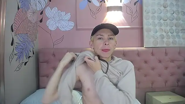 Snapshot of Aaron_Fordd chatting on 25, 11, 2025 Aaron Fordd online show from 25, 11, 2025