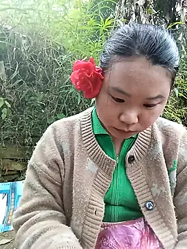 Snapshot of may-squirl chatting on 31, 10, 2025 may-squirl online show from 31, 10, 2025