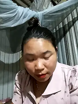 Snapshot of may-squirl chatting on 18, 10, 2025 may-squirl online show from 18, 10, 2025