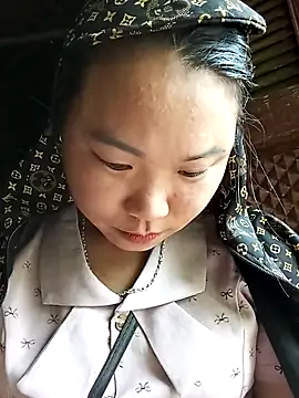 Snapshot of may-squirl chatting on 20, 10, 2025 may-squirl online show from 20, 10, 2025