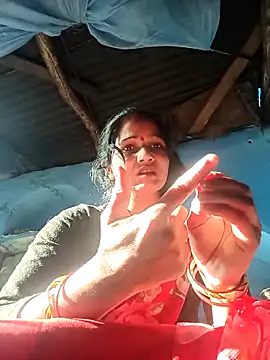 Jooli xx online show from 19, 3, 2026