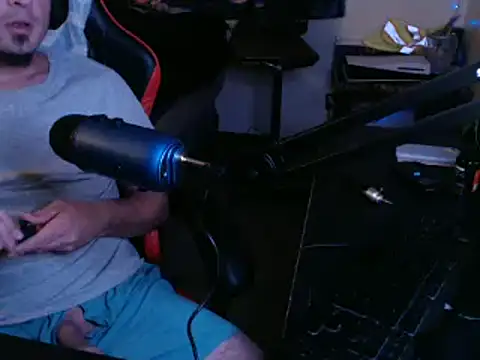 Snapshot of YoBlezz chatting on 11, 10, 2025 YoBlezz online show from 11, 10, 2025