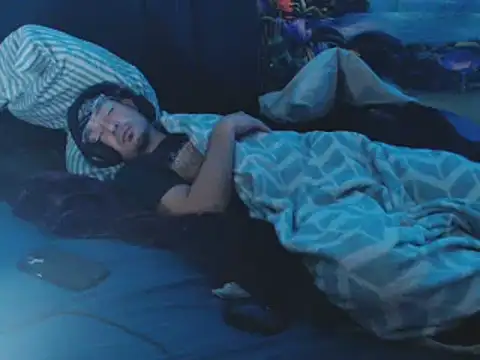 Snapshot of YoBlezz chatting on 16, 11, 2025 YoBlezz online show from 16, 11, 2025