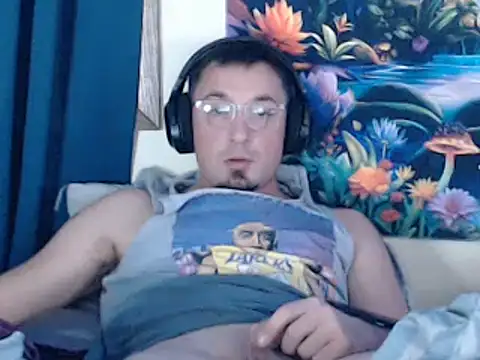 Snapshot of YoBlezz chatting on 13, 11, 2025 YoBlezz online show from 13, 11, 2025