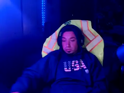 Snapshot of YoBlezz chatting on 7, 10, 2025 YoBlezz online show from 7, 10, 2025